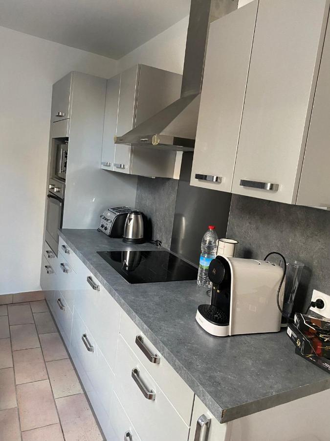 Grand F4 De 71M2 Pour 6 Personnes En Plein Centre Ville Арпежон Екстериор снимка